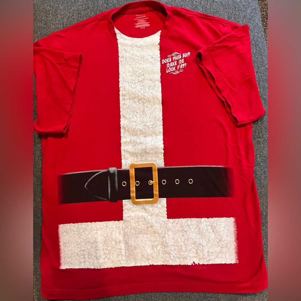 Does this make me look fat? Christmas T-shirt